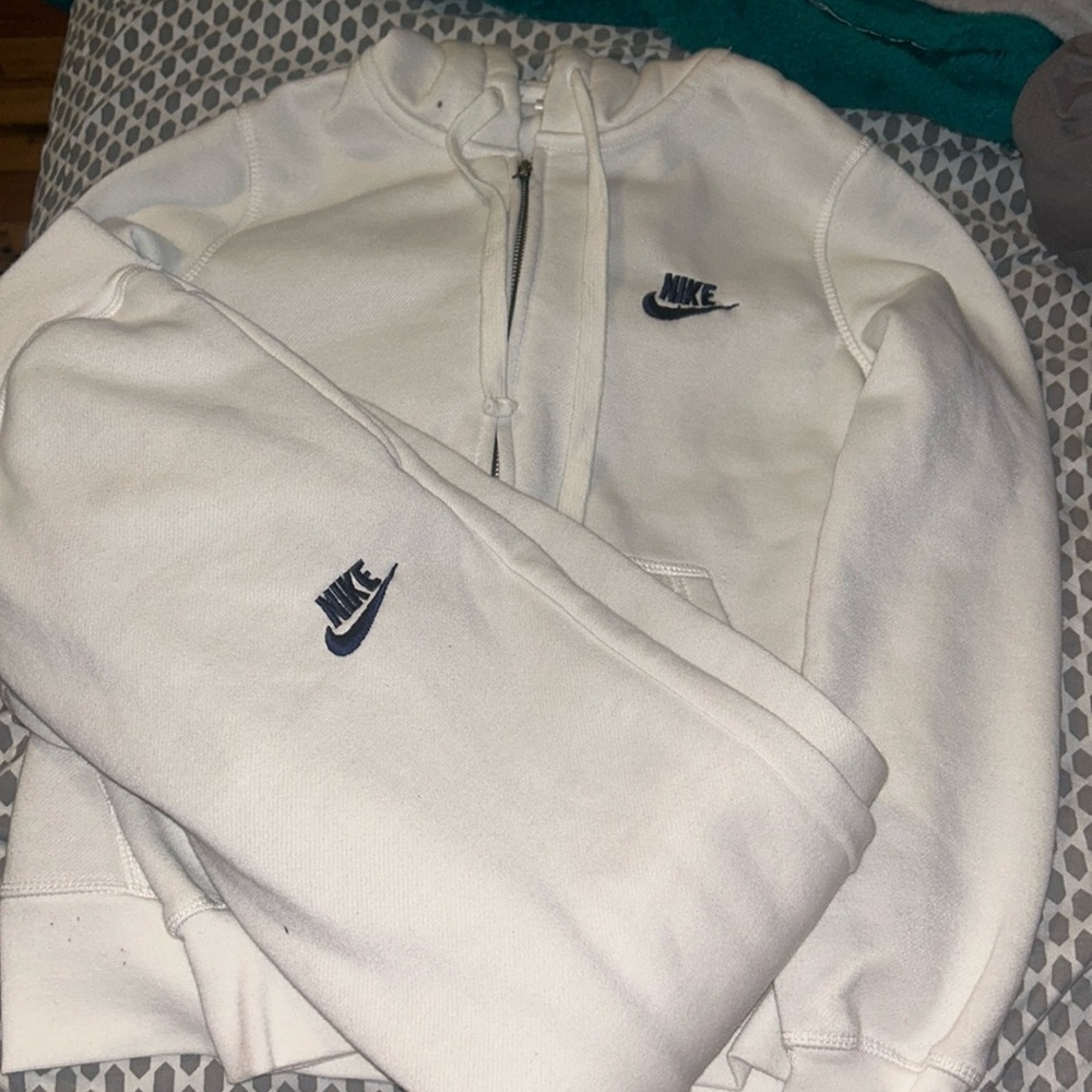 white kids nike set!